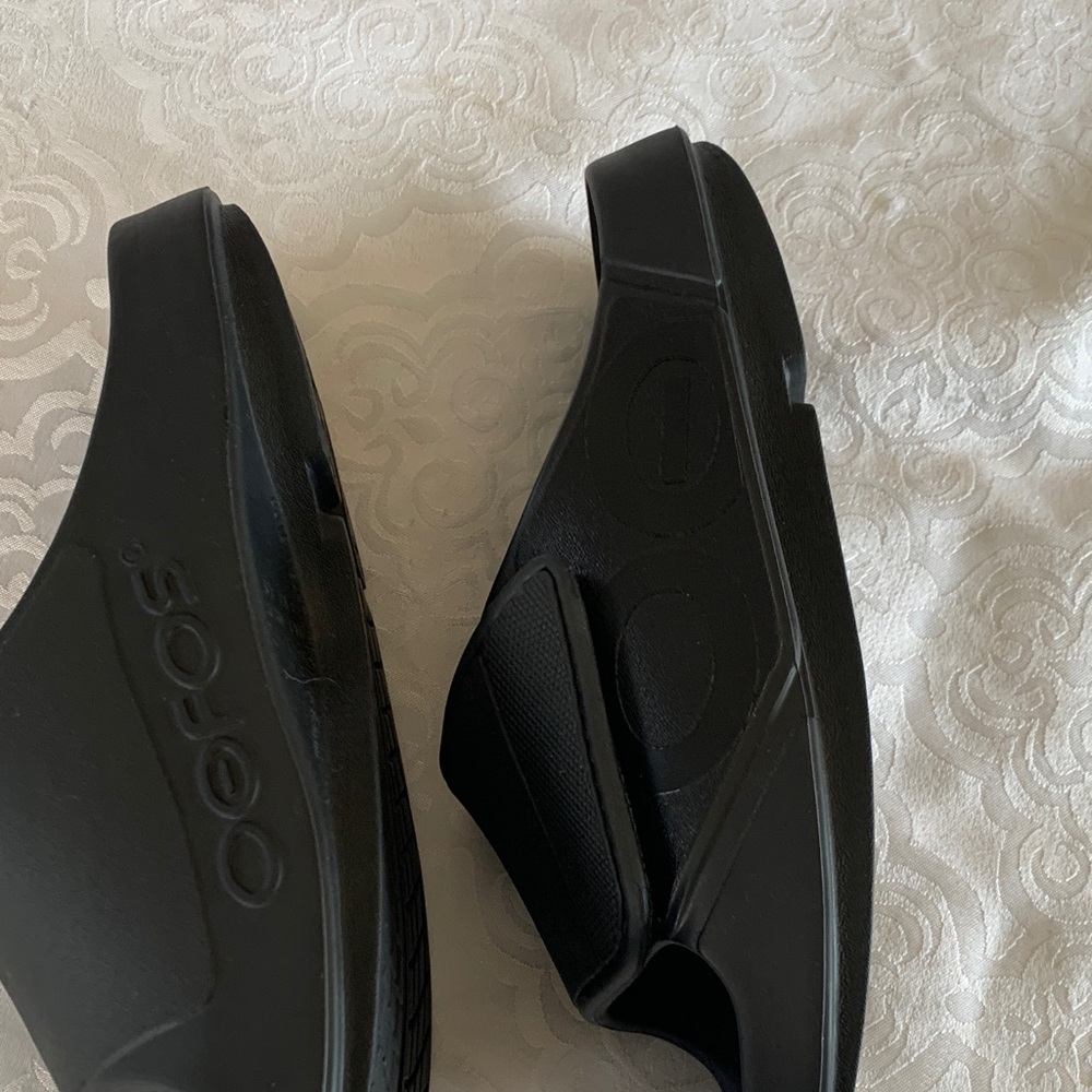 OOFOS Black Comfort Slides - Picture 5 of 13